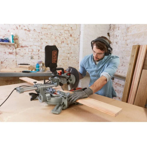 Пила торцювальна мережева BLACK+DECKER BES700 (BES700)