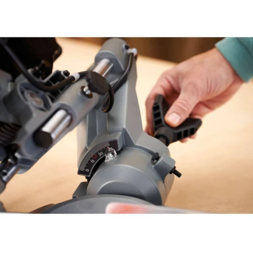 Пила торцювальна мережева BLACK+DECKER BES701 (BES701)