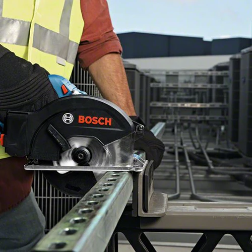 Акумуляторна дискова пила Bosch Professional GKM 18V-50 (без АКБ і ЗП) (06016B8000)