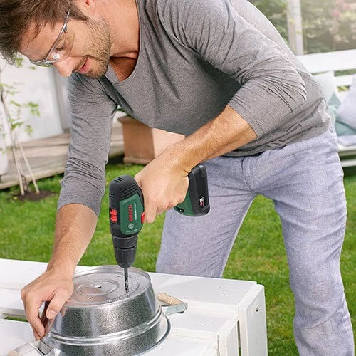 Аккумуляторная дрель-шуруповерт Bosch UniversalDrill 18V (06039D4002)
