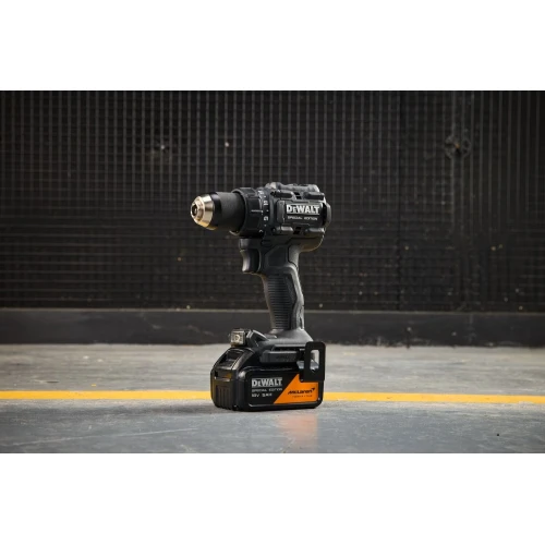 Дриль-шуруповерт McLaren F1 TEAM SPECIAL EDITION DeWALT DCD81MP2T (АКБ і ЗП) (DCD81MP2T)