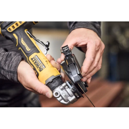 Кутова акумуляторна безщіткова шліфувальна машина DeWALT DCG404NT (без АКБ і ЗП) (DCG404NT)