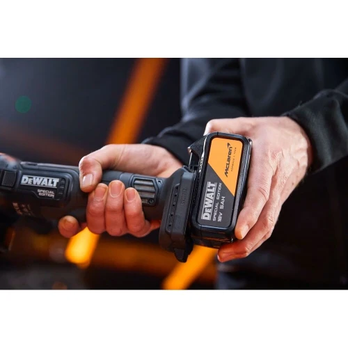 Акумуляторна безщіткова кутова шліфувальна машина DeWALT DCG45MP2T (АКБ і ЗП) (DCG45MP2T)