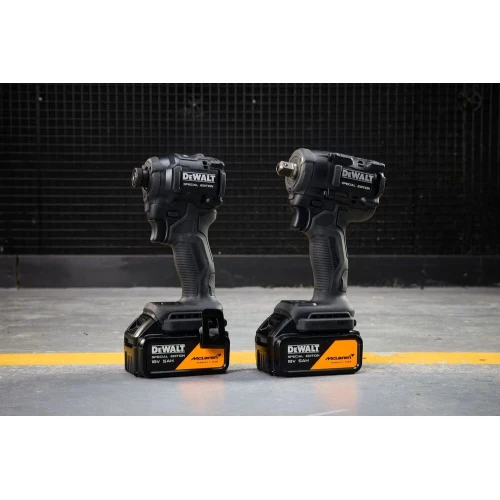 Набір із двох акумуляторних безщіткових інструментів McLaren F1 TEAM SPECIAL EDITION DeWALT DCK2224MP2T (АКБ і ЗП) (DCK2224MP2T)
