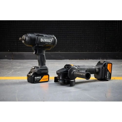 Набір із двох акумуляторних безщіткових інструментів McLaren F1 TEAM SPECIAL EDITION DeWALT DCK2225MP2T (АКБ і ЗП) (DCK2225MP2T)