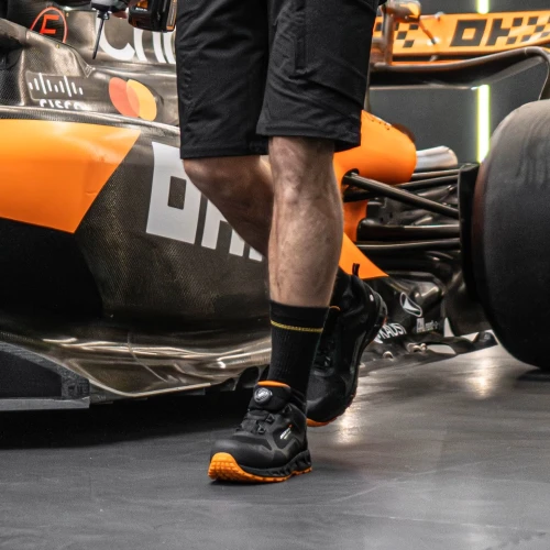 Кросівки робочі DeWALT TORQUE McLaren F1 Team розмір 43 (DXFWMC50338-126-09)