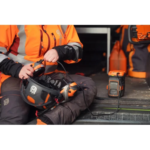 Зарядний пристрій Husqvarna 40-USB150X (9707225-01)