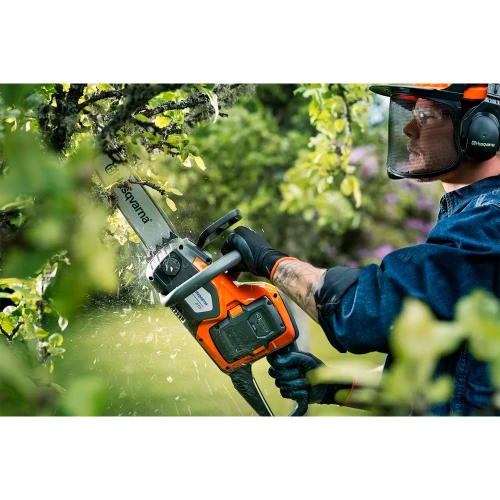 Аккумуляторная пила Husqvarna 215i (без АКБ и ЗУ) (9707920-02)