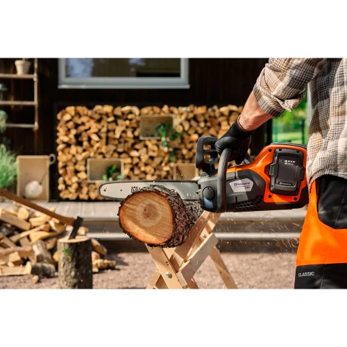 Аккумуляторная пила Husqvarna 242i KIT (АКБ и ЗУ) (9708384-03)