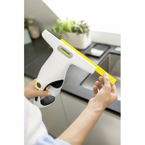 Аккумуляторный оконный пылесос Karcher WV 1 Compact Care (1.633-628.0)