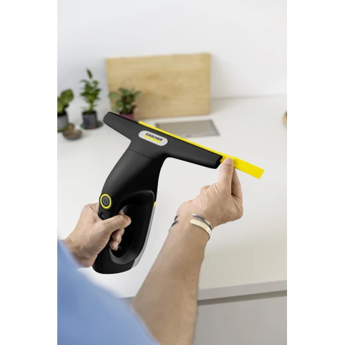 Аккумуляторный оконный пылесос Karcher WV 2 Universal Precision+ Black (1.633-676.0)