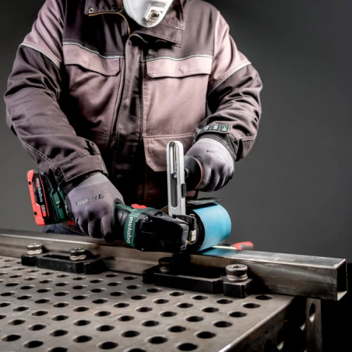 Аккумуляторная щеточная шлифовальная машина Metabo SVB 18 LTX BL 200 (601766840)