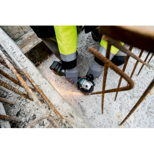 Акумуляторна кутова шліфувальна машина Metabo W 18 L 9-125 (602247850)