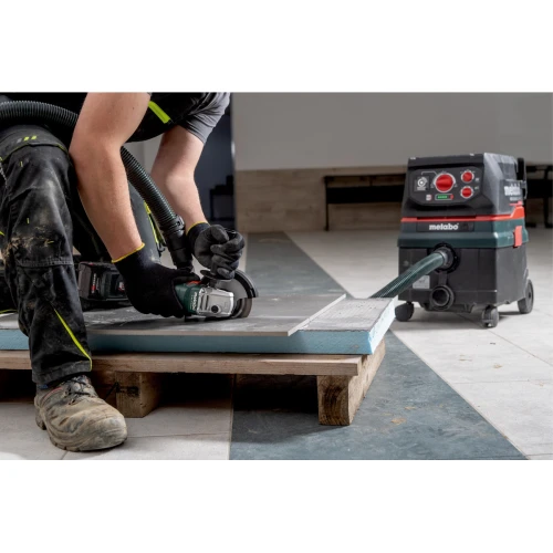 Аккумуляторная угловая шлифовальная машина Metabo W 18 L 9-125 QUICK +2 АКБ 5.2 Ач с ЗУ и кейсом METABOX 165 L (602249650)