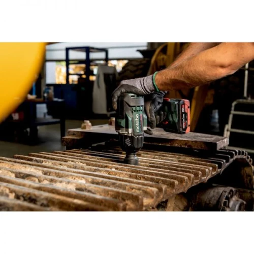 Аккумуляторный ударный гайковерт Metabo SSW 18 LTX 1450 BL (602401840)