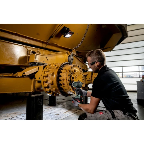 Акумуляторний ударний гайковерт Metabo SSW 18 LTX 800 BL (АКБ + ЗП) (602403660)