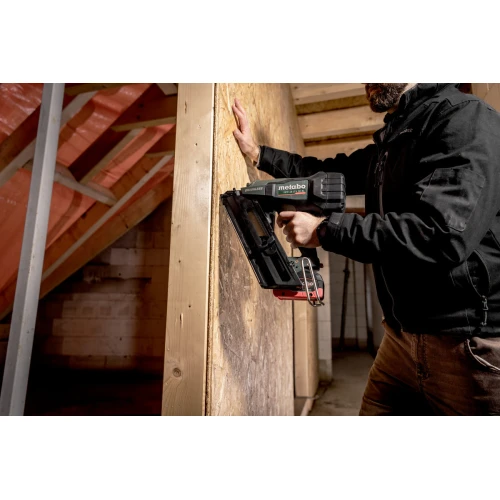 Акумуляторний цвяхозабивач Metabo NFR 18 LTX 90 BL + 2 АКБ і ЗП в кейсі (612090800)