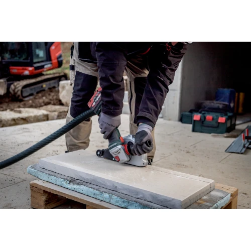 Аккумуляторная угловая шлифмашина Metabo WVB 18 LT BL 11-125 QUICK + 2 АКБ 5.5Ач с ЗП и кейсом METABOX 165 L (613057660)
