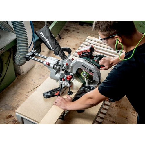 Аккумуляторная торцовочная пила Metabo KGS 18 LTX BL 254 (АКБ + ЗУ) (614254650)