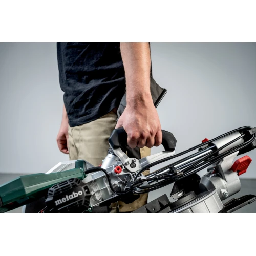 Торцовочная пила с платформой Metabo KGS 305 M (691215000)