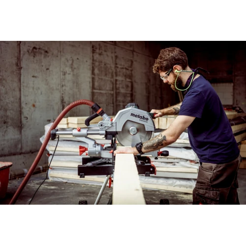 Торцовочная пила с платформой KSU 401 Metabo KGS 305 M (691216000)