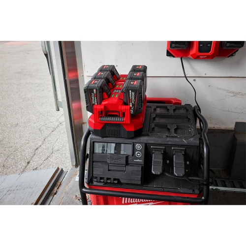 Зарядное устройство на 6 аккумуляторов Milwaukee PACKOUT M18 MPC6 EU (4932498551)