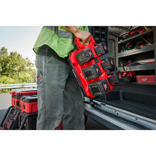 Зарядное устройство на 6 аккумуляторов Milwaukee PACKOUT M18 MPC6 EU (4932498551)