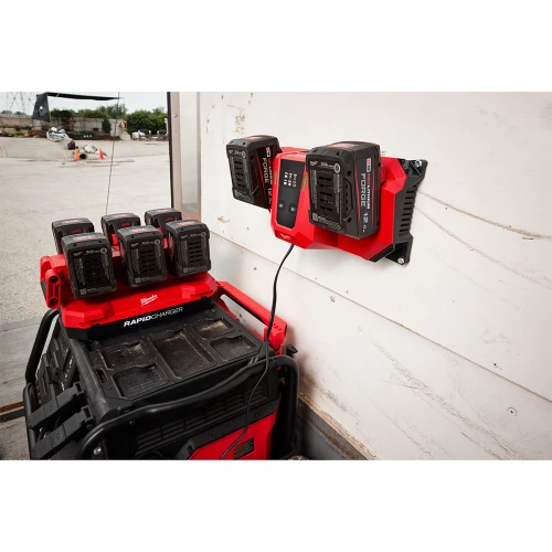 Зарядное устройство на два порта Milwaukee M18 DBSC Dual SUPER CHARGER (4932498557)