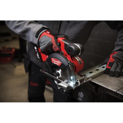 Аккумуляторная дисковая пила Milwaukee M18 FMCS-0X (4933459192) 
