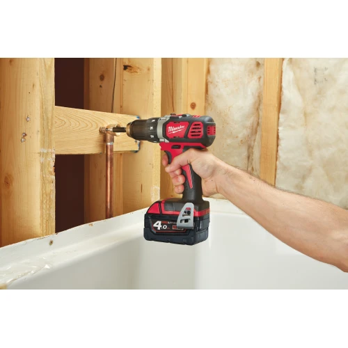Дриль-шурупокрут акумуляторний Milwaukee M18 BDD-402CA 60 Нм (АКБ / ЗП / набір біт) (4933464942)