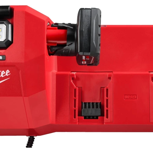 Зарядное устройство с фонариком на 6 аккумуляторов Milwaukee M12-18 GBC4 4хМ18/2хМ12 (4933493863)