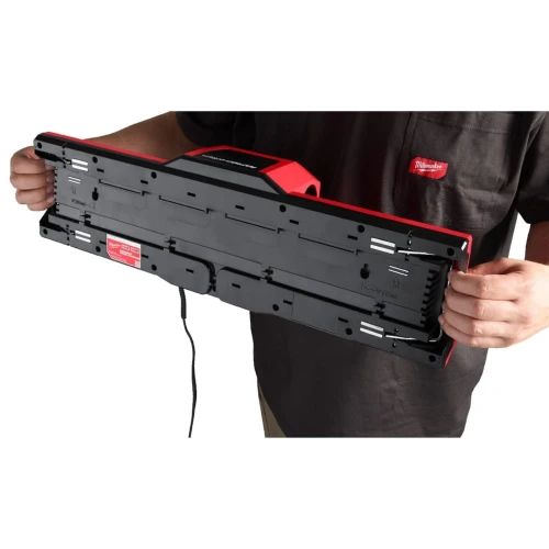Зарядное устройство с фонариком на 6 аккумуляторов Milwaukee M12-18 GBC4 4хМ18/2хМ12 (4933493863)