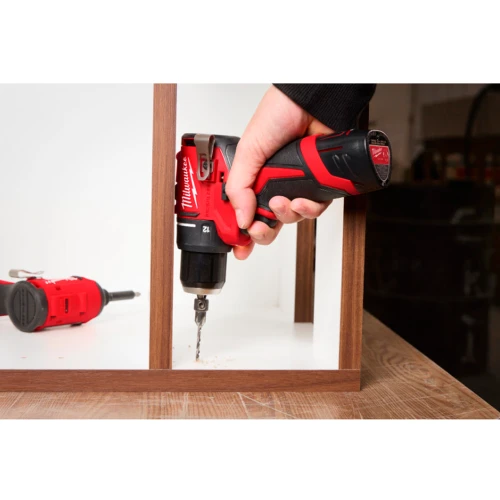 Дрель-шуруповерт аккумуляторная бесщеточная Milwaukee M12 BLDDRC-203С 40 Нм (АКБ и ЗУ) (4933499685)