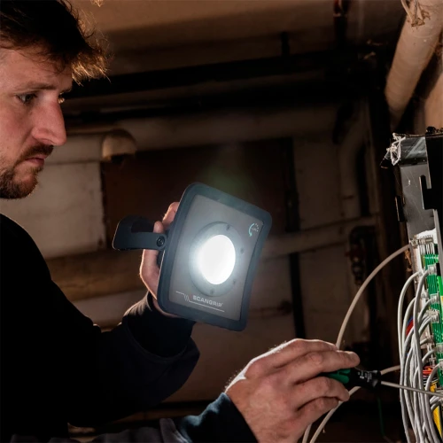 Прожектор світлодіодний переносний SCANGRIP Nova R 2000 lumen 03.6201