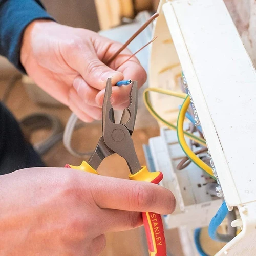 Плоскогубцы электрика комбинированные STANLEY MaxSteel VDE 1000V (160 мм) (0-84-000)