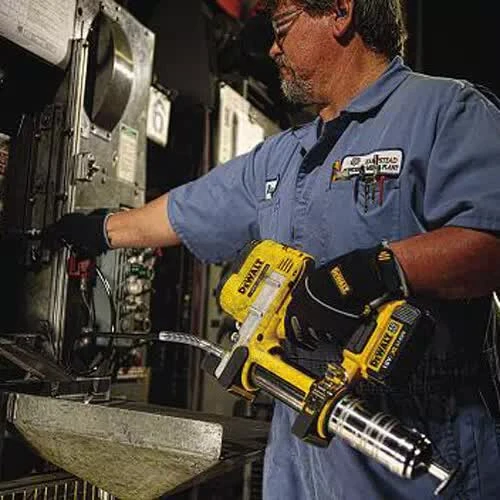 Пистолет масляный аккумуляторный DeWALT DCGG571M1 (DCGG571M1)