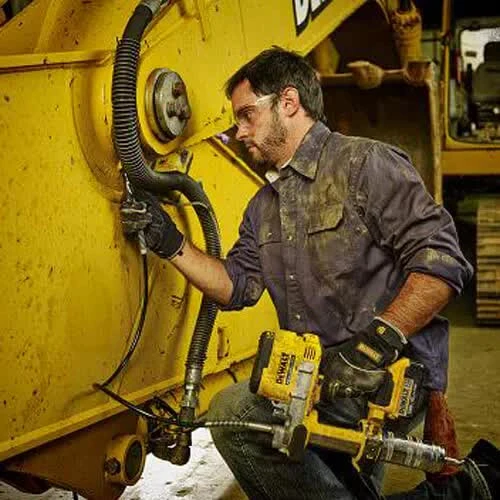 Пистолет масляный аккумуляторный DeWALT DCGG571M1 (DCGG571M1)
