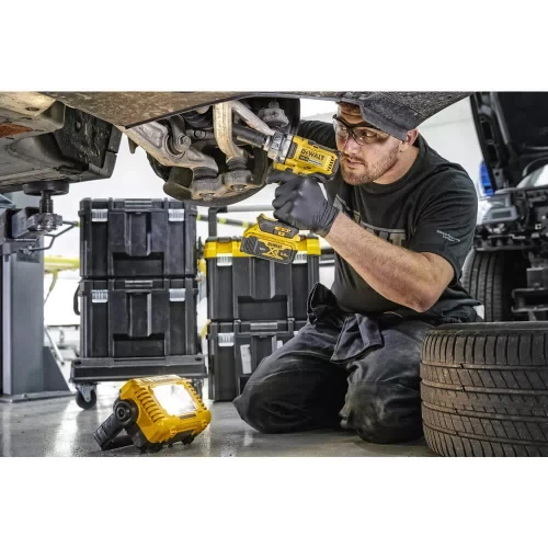 Фонарь светодиодный аккумуляторный DeWALT DCL077 (DCL077)