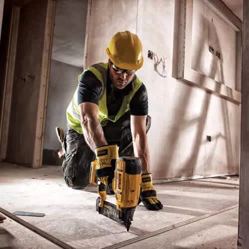 Пістолет цвяхозабивний акумуляторний безщітковий DeWALT DCN680NT (DCN680NT)