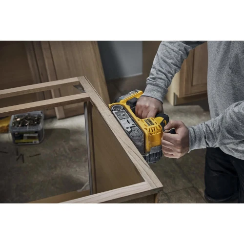 Шліфмашина стрічкова акумуляторна безщіткова DeWALT DCW220N (DCW220N)