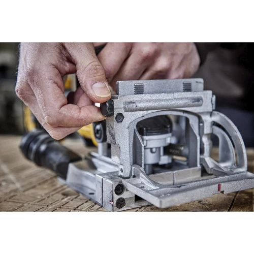 Фрезер акумуляторний безщітковий DeWALT DCW682P2 (DCW682P2)