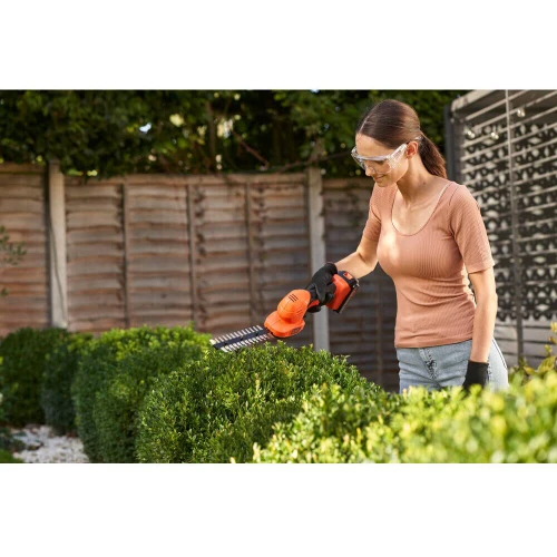 Кусторез-ножницы аккумуляторные BLACK+DECKER BCSS18D1