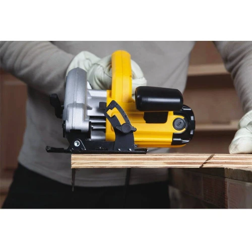 Дискова пила ручна DeWALT DWE560K (DWE560K)