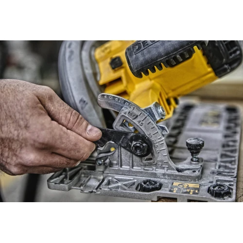 Дискова пила ручна DeWALT DWE576K (DWE576K)