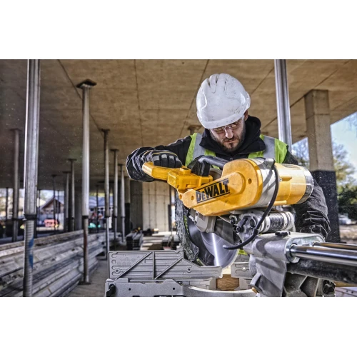 Пила торцювальна DeWALT DWS780 (DWS780)