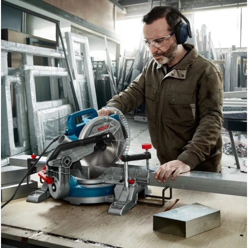 Торцювальна пила Bosch GCM 216 Professional (0601B33000)