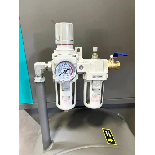 Винтовой воздушный компрессор 200 л GTM DLG7.5V/inv масляный 380В/инвертор/кожух (DLG7.5V-INV Closed case)