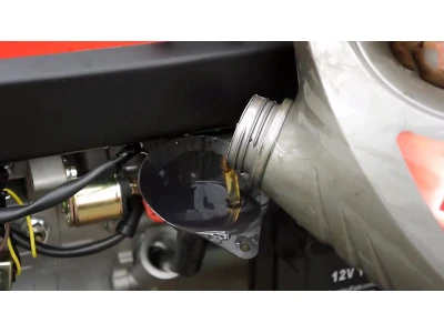 Яке мастило заливати в бензиновий генератор